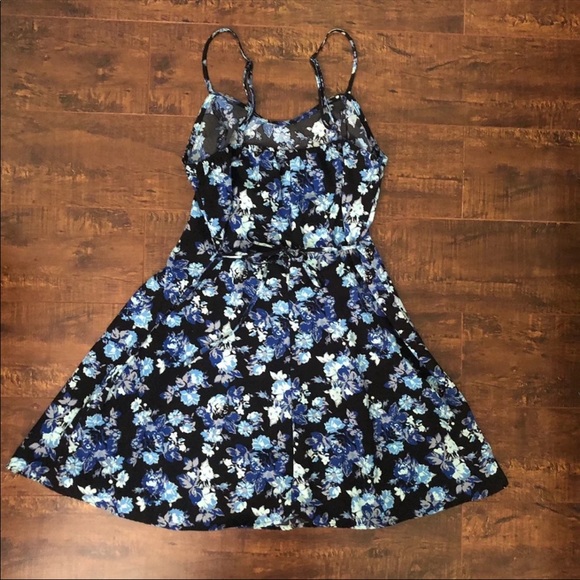 Dress - Picture 3 of 4